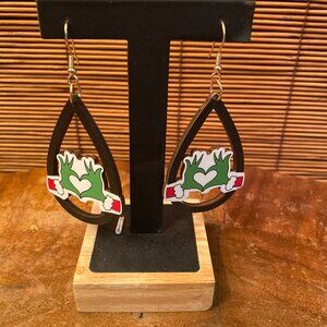 NWT Grinch Heart Wooden Cut Out Dangle Pierced Earrings